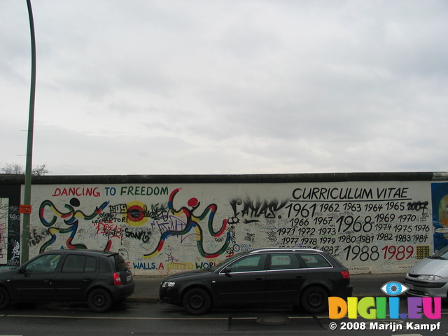 25293 Graffiti on graffiti on Berlin wall